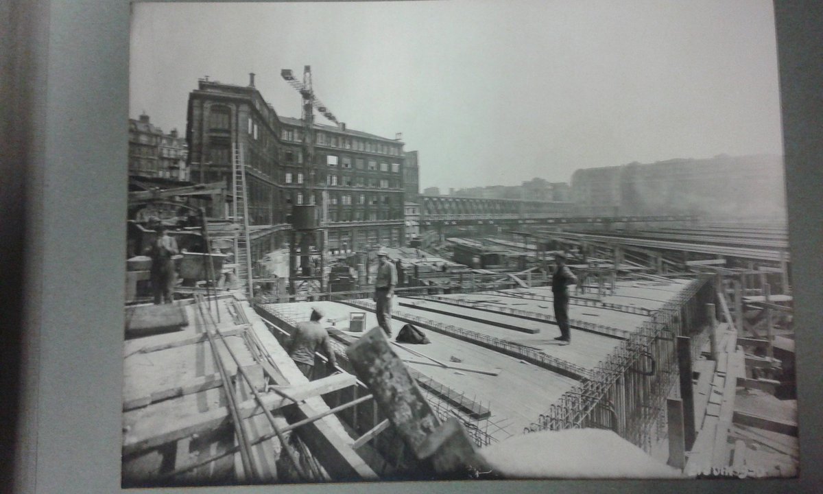 Railsethistoire's tweet photo. #balconvert travaux de 1931 et aujourd'hui : les grues @Railsethistoire #garedunord https://t.co/mKVZtSjda8