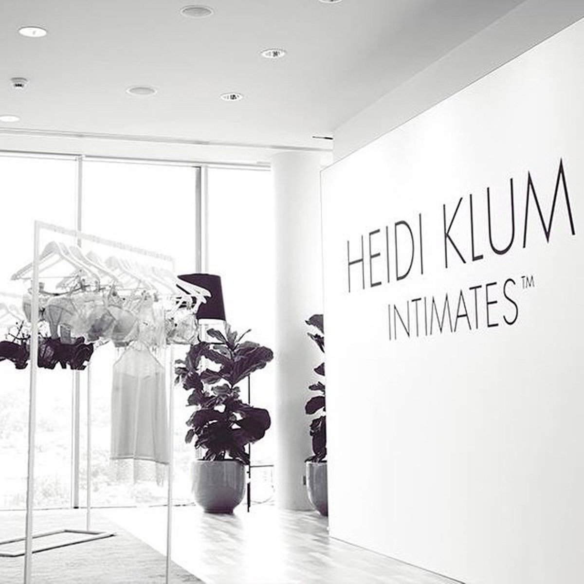 Heidi Klum Intimates tweet media