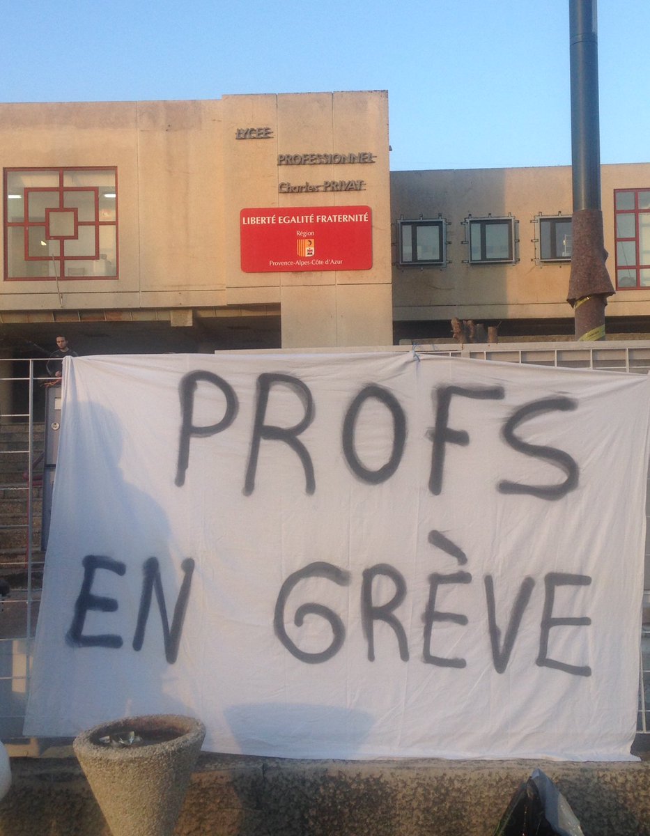 Les profs du CFA et lycée massivement en grève ... Je crois que cela s'appelle le désespoir Madame <a href="/najatvb/">Najat Vallaud-Belkacem</a> 😕
#DonnerMoinsACeuxQuiOntMoins