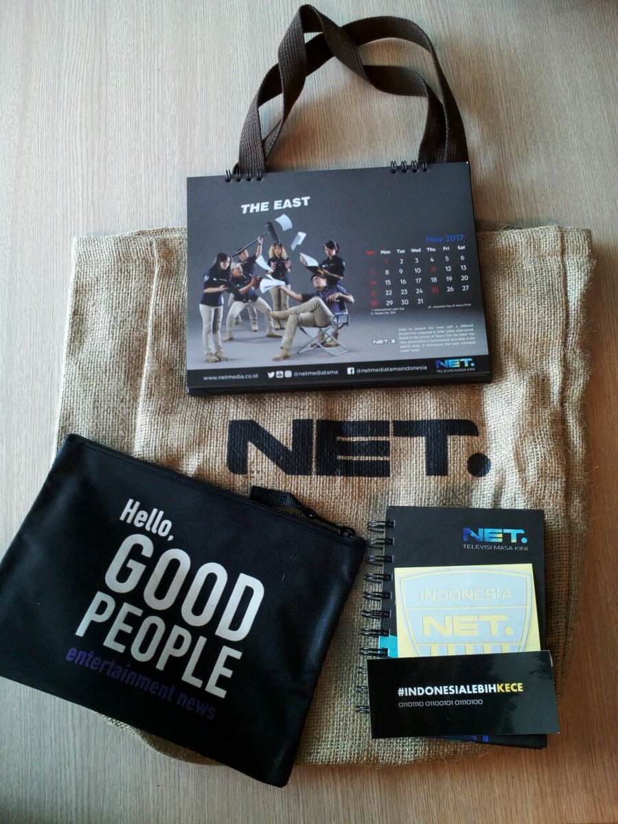 mdtvindonesia's tweet photo. Ini penampakan merchandise spesial untuk #LangitTanpaBatas. RETWEET &amp; FOLLOW lalu pantengin TL kami untuk langkah selanjutnya! ;) https://t.co/yOAev6Nev4