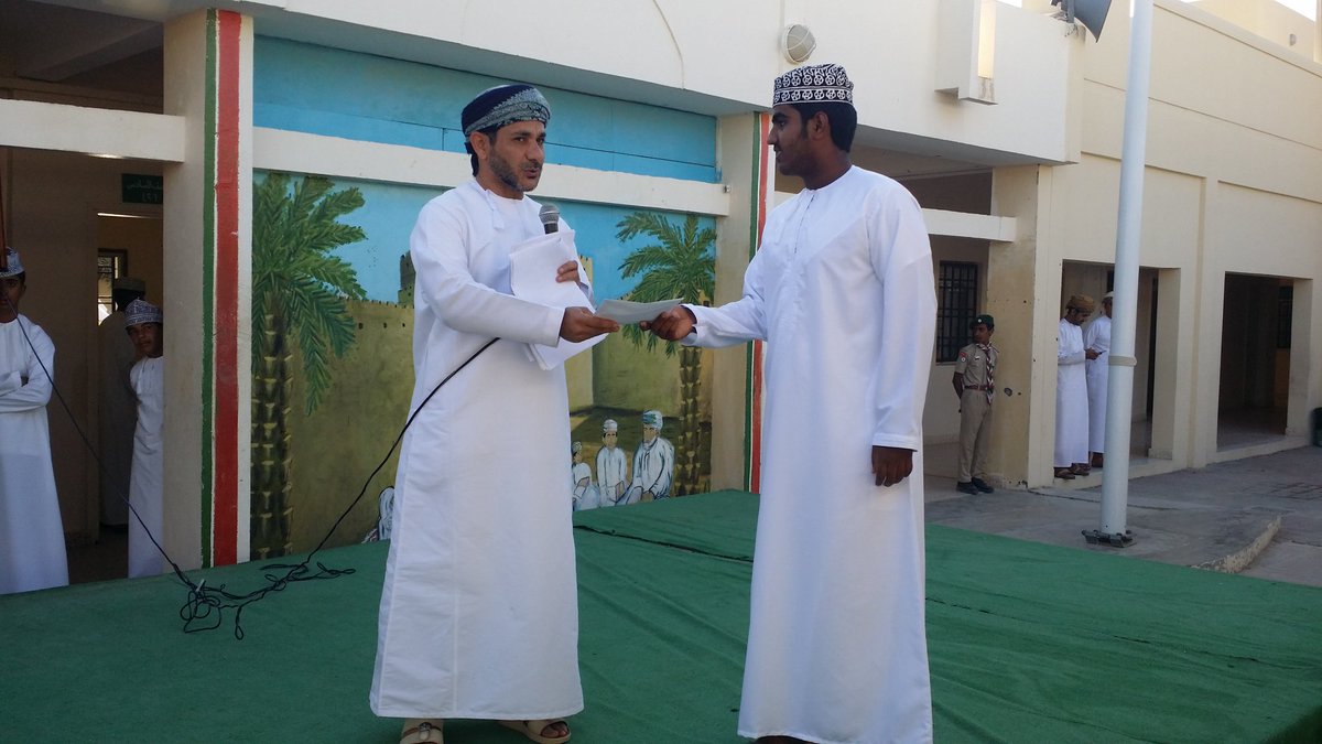 تتقدم ادارة مدرسة كعب بن عمرو بجزيل الشكر لسعادة الشيخ/هلال بن سعيد بن حمدان الحجري لدعمه وتكريمه وتحفيزه طلاب التنمية المعرفية بالمدرسة.