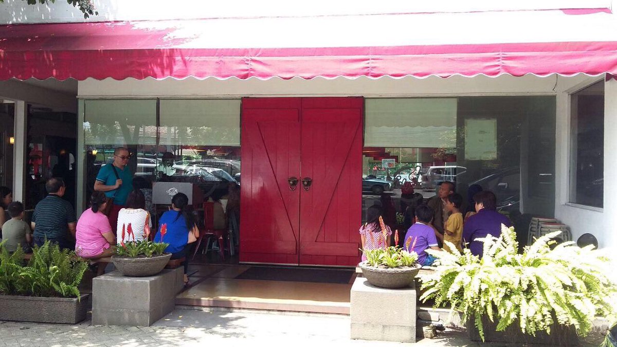steakholycow's tweet photo. Selamat makan siang dr #CAMPBonjer . Yup, kita tetap buka hari ini. Boleh cross order dgn @loobielobster juga lho. https://t.co/SzjW8VBr53