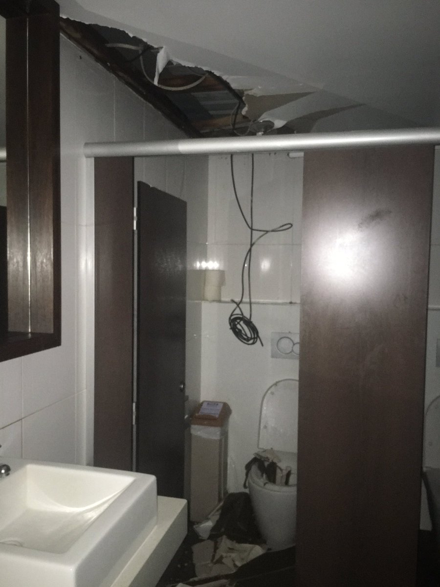 lesadere's tweet photo. Glad I wasn't in the toilet when this happened...#TCDebbie #CycloneDebbie #bowen https://t.co/eVn6OcqRaU