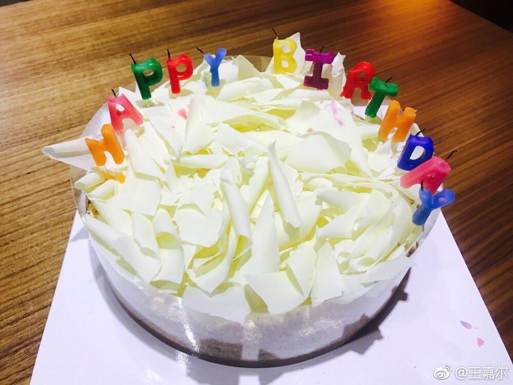 JaneJaneji1's tweet photo. วันเกิดปีนี้ได้อยู่กับครอบครัวจั๋นคงมีความน่าดูเลย มีความสุขมากๆนะจั๋น😊😊😊😊😊😊
#잭슨 #갓세븐 #JacksonWang #GOT7 #WelcomeBackJackson #KINGJACKSONDAY https://t.co/6a6nSIY8JG