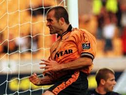 Happy Birthday & best wishes to to legend Steve Bull  . 