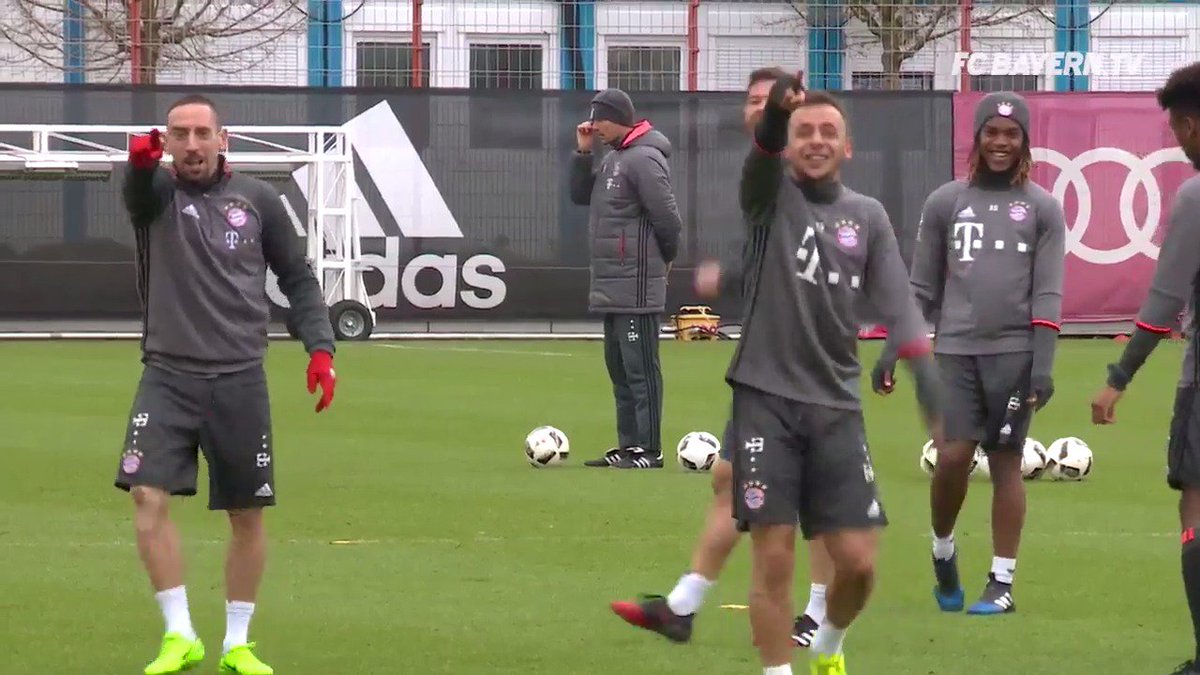 Wer von euren Freunden wird auch immer getunnelt? 😆 @R13_official @FranckRibery #MiaSanMia https://t.co/YeVATwixy5