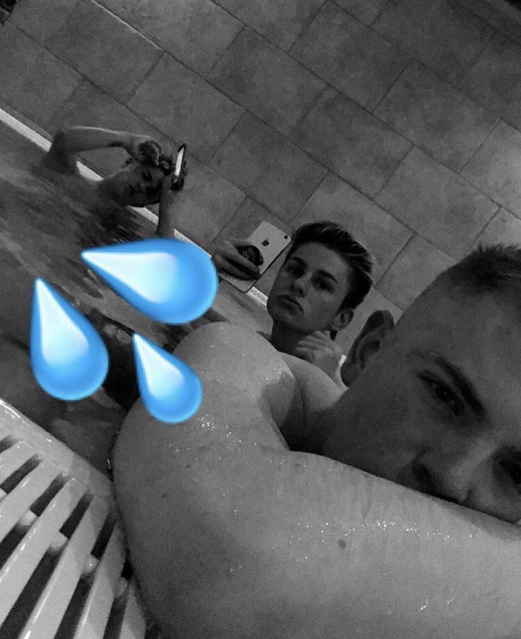 LeeHinchyUpdate's tweet photo. @ItsLeeHinchy w/ @JakeJMitchell &amp; @_Jamesmoran1 via James' instagram! https://t.co/Bfv19jkCPc