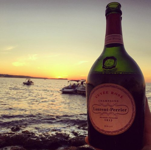 winegram's tweet photo. Laurent Perrier. Champagne cuvée rose brut.
#winegram #shareyourwine #winelover #winemktmonday #wineoclock #wine #champagne #champagneglass https://t.co/44Neap3JaR