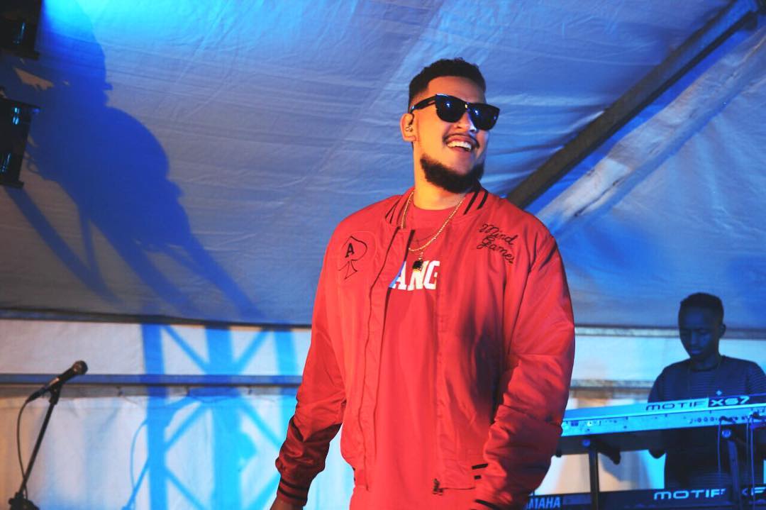TRACE_Inter's tweet photo. Aw! Bula boot, @JCLeRoux, that's ALL I think aboooout sittin up in my booth, aw kuze kuse, aw gin &amp; juice ehhhh! #YourFavouriteAKALine https://t.co/2Fpps7NIaO