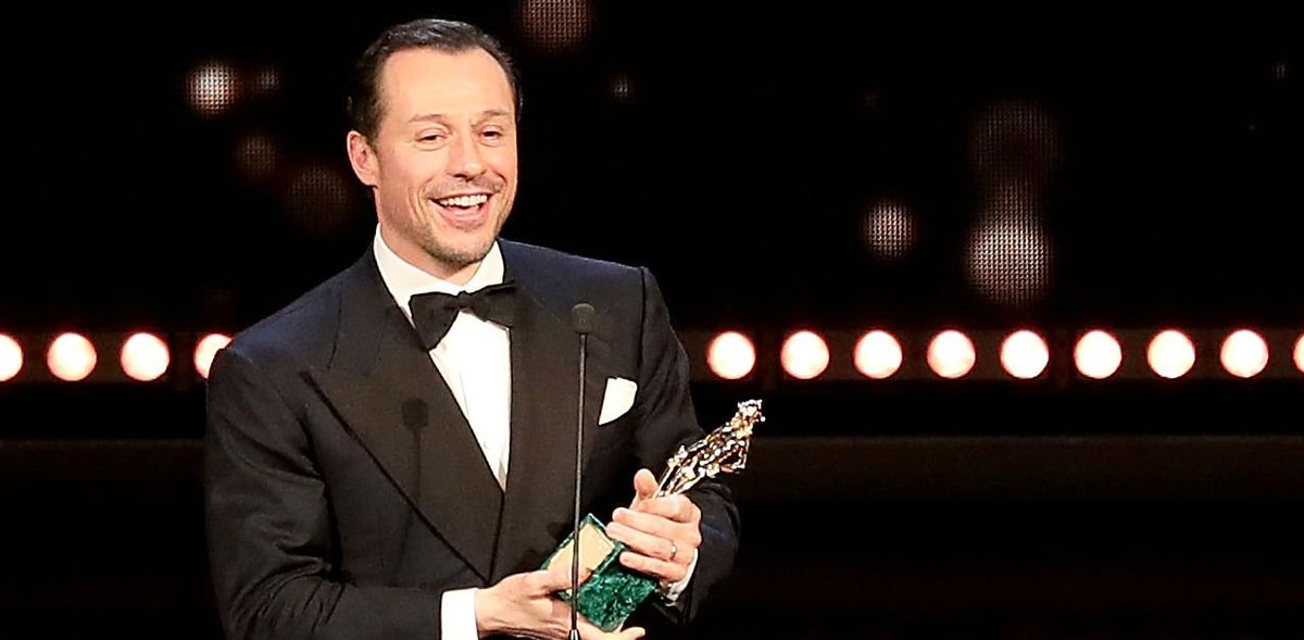 GQitalia's tweet image. #David2017, @StefanoAccorsi_ corre Veloce come il vento
&amp;gt;&amp;gt; Il meglio della serata e tutti i vincitori: ow.ly/3MDm30ajU2S