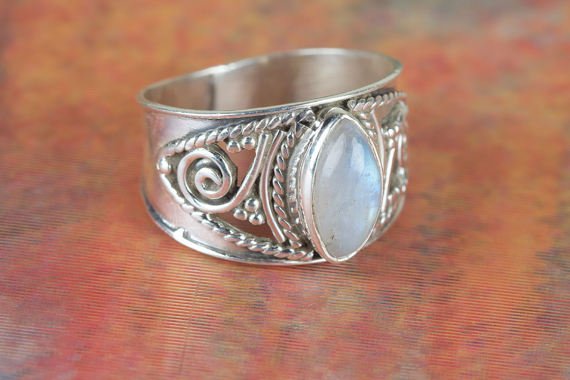 jewelrydeals500's tweet photo. Moonstone Ring, Blue Flash Moonstone Ring, Sterling Silver Ring
#Ovalshapering #Moonstoneweddingring #MoonstoneBohoRing
#MoonstoneGypsyRing https://t.co/dQ1ufBstvz