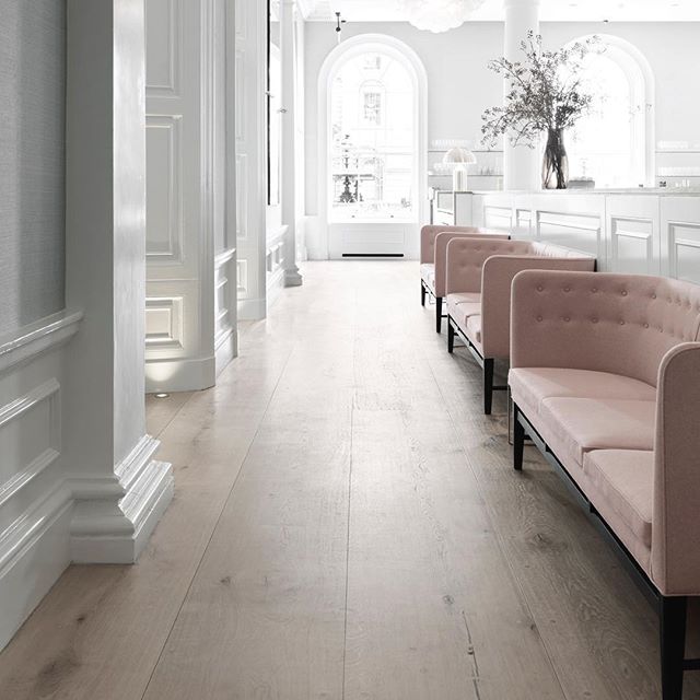 A beautiful ray of light hitting the wide HeartOak planks at Spring Restaurant in London #dinesen #dinesenheartoak