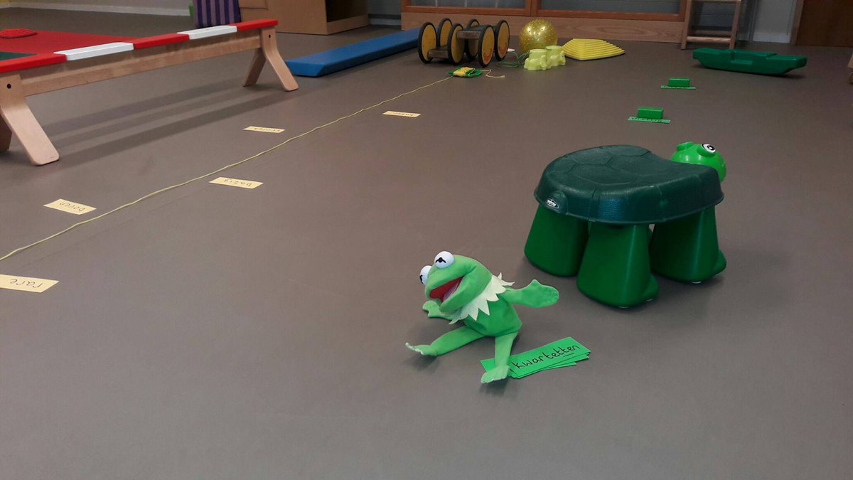 spellingbtcmp's tweet photo. Spelling met kikkers, leeuwen en haaien! Lekker bewegen en heel veel aandacht voor het opslaan van het juiste woordbeeld. #spellingbootcamp https://t.co/DdSgM2xSvw