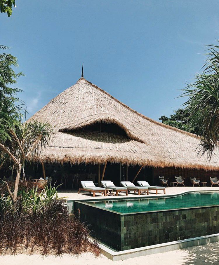 Pool house love at #cempedakisland 💦🌴💭
🔹theasiacollective.com🔹