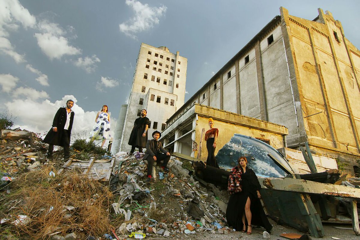 " SON OYUNLAR "

Kenardakiler bu akşam 20:30'da TOY İstanbul'da.

Biletler: biletiva.com/seats/T.O.Y_IS…

Rezervasyon: (212) 970 28 69

 #ohlala