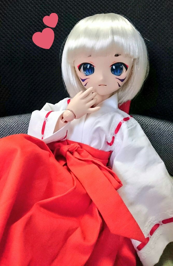 杏珠様は巫女服に戻りました(^^;

杏珠「ぬふふ…この姿もさぞ愛らしいであろう?さぁ、存分に愛でるがy」
杏珠様、耳は…?('・ω・`)
杏珠「む…あっ無い!?変化が解けていない!?」

…天然なところも、
#うちのこかわいい (*'∀`*) 