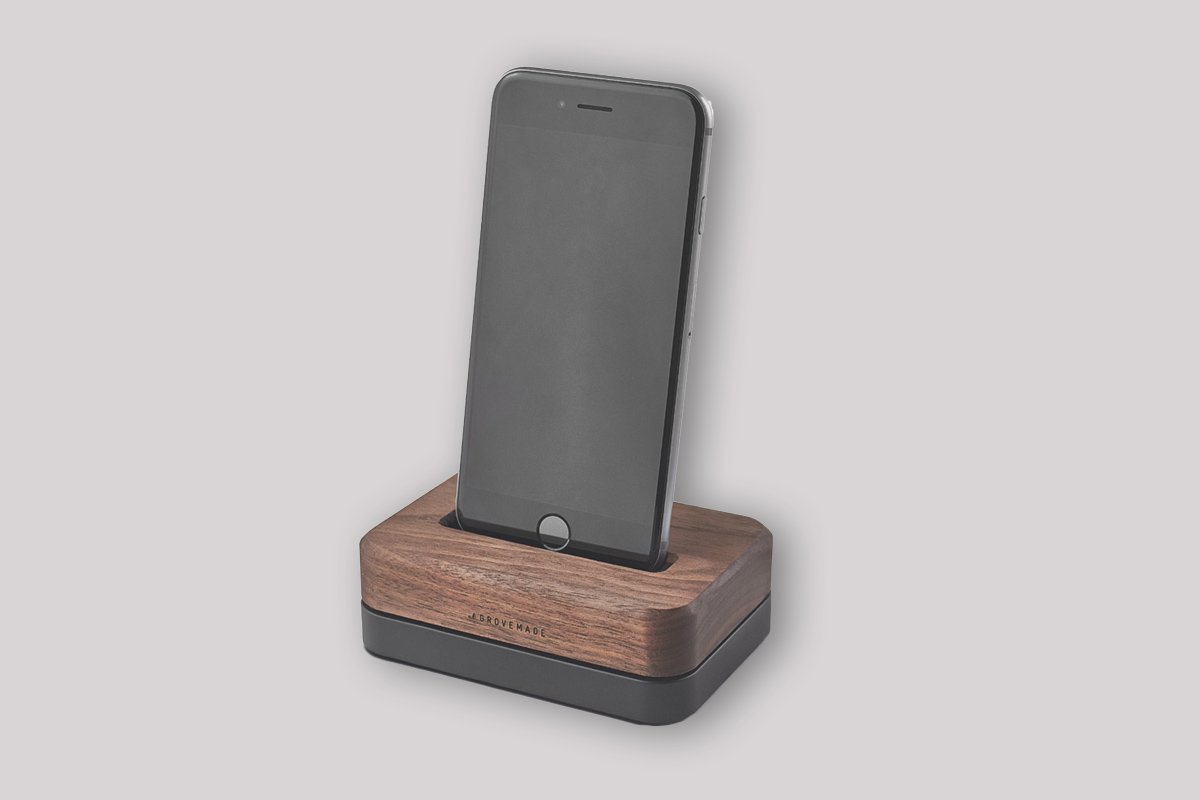 superblymedia's tweet photo. Die 5 schönsten iPhone Stands - Alle iPhones mit Lightning-Anschluss. | https://t.co/uSeQZsh47t @superblymedia #iphone #dockingstation https://t.co/bzt5aaU8Bx