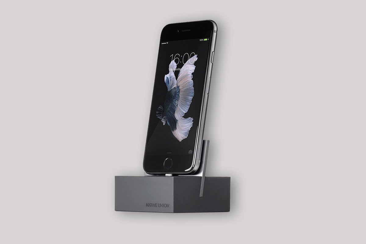 superblymedia's tweet photo. Die 5 schönsten iPhone Stands - Alle iPhones mit Lightning-Anschluss. | https://t.co/uSeQZsh47t @superblymedia #iphone #dockingstation https://t.co/bzt5aaU8Bx