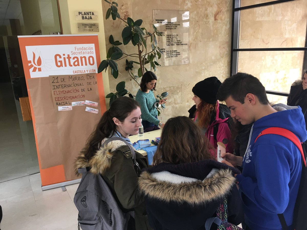 gitanos_org_CYL's tweet photo. En #FSGSalamanca hemos realizado una captación de voluntariado en @ccss_usal ¡Gracias a todos y todas por vuestro interés y atención! https://t.co/fIoL9cIPbH