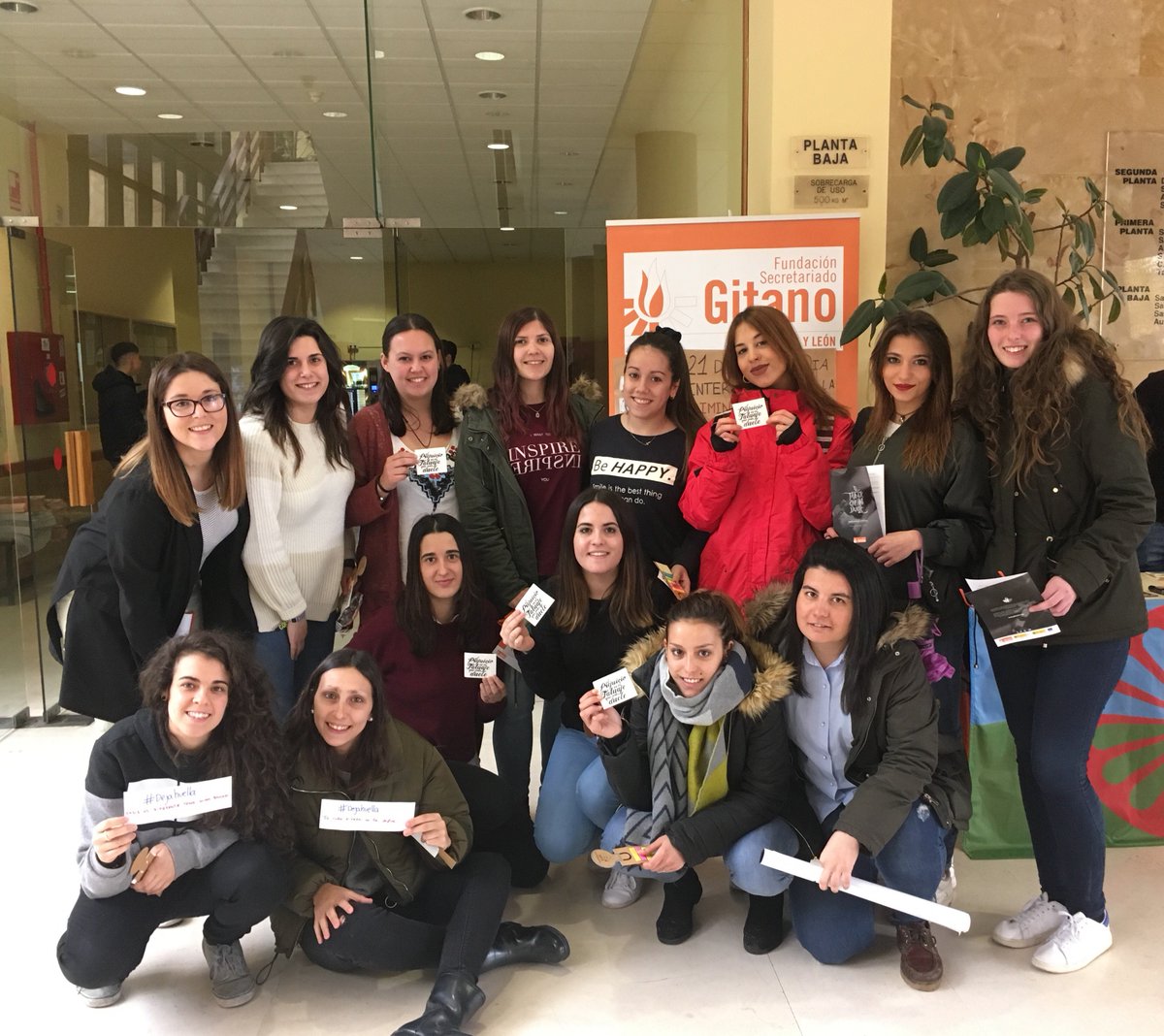 gitanos_org_CYL's tweet photo. En #FSGSalamanca hemos realizado una captación de voluntariado en @ccss_usal ¡Gracias a todos y todas por vuestro interés y atención! https://t.co/fIoL9cIPbH