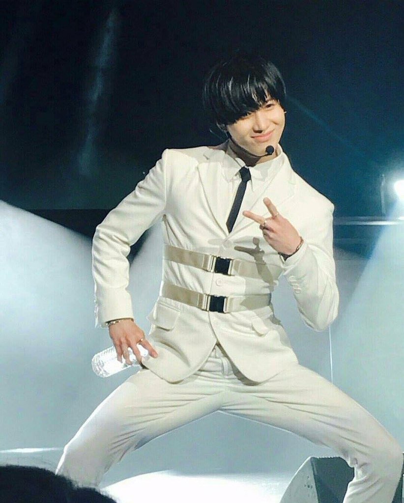 taemin_dyn's tweet photo. Taemin's cute peace sign ✌🏻 https://t.co/0yiRxlJeBg