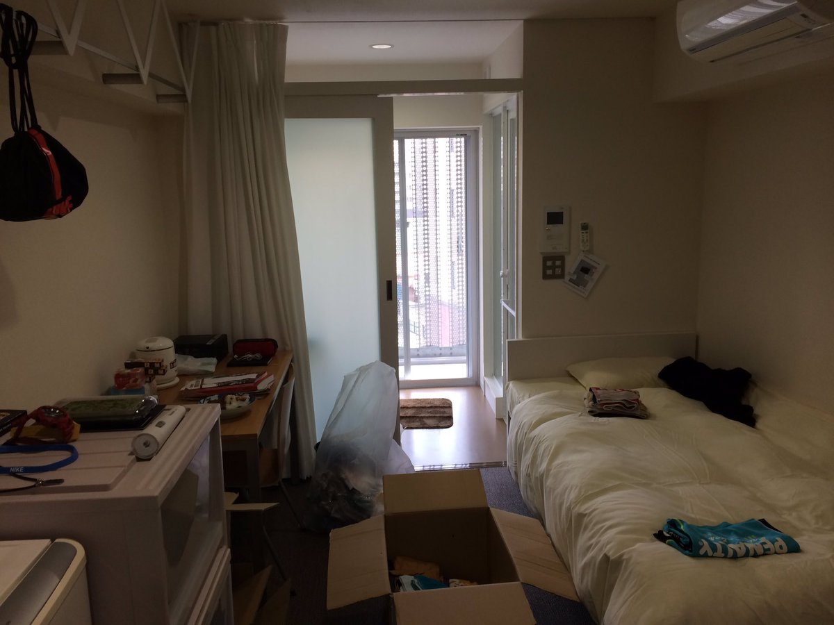 香西 春慶 今日は寮生活初日だった 入寮から案内まで手伝ってくれた親切な人もいたし 部屋も思ってたより広くて綺麗で快適 まだ桜美林に知り合いが1人もいないのが不安だけど明日のオリエンテーションで1人でも友達作ろうとおもう 桜美林 Jfo