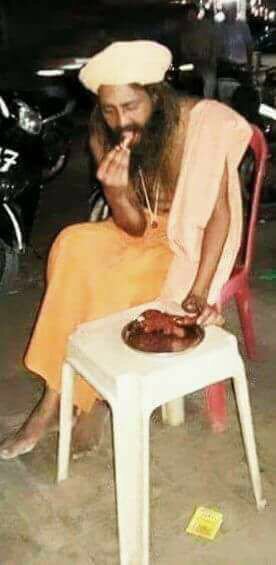 AltafSaiyed6's tweet photo. Kom ke nam par kadnae wale dekho fhir kisi ko kuch kaho agar mas khana karad ho to ae kiya he https://t.co/oihJTvwlYh