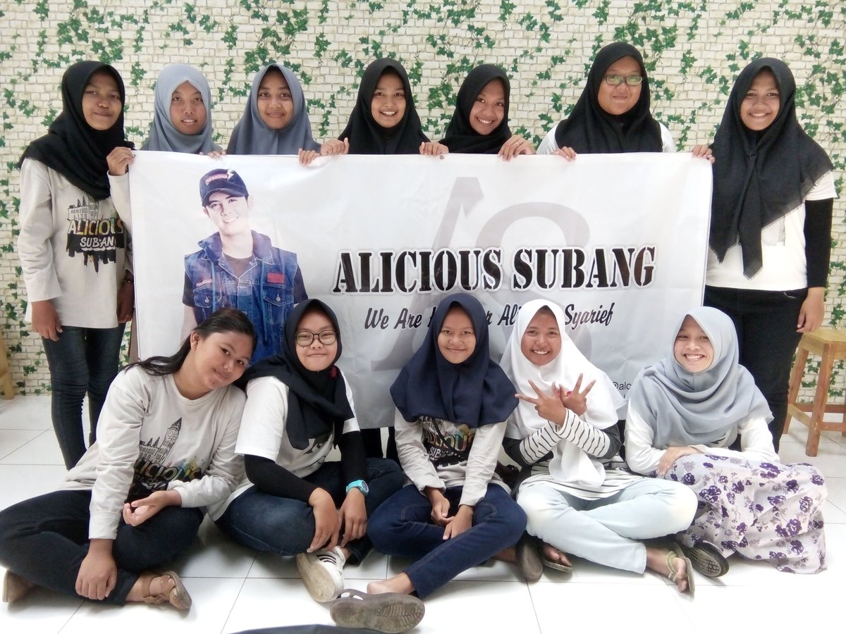 sifitt_alicious's tweet photo. Gath Hari Ini Seru bangett:)❤😍Texfortime:*❤😍😘@alcsubang_ @yuni_HK @alysyarief @sovianiAnnur https://t.co/AyVqUxOVtX