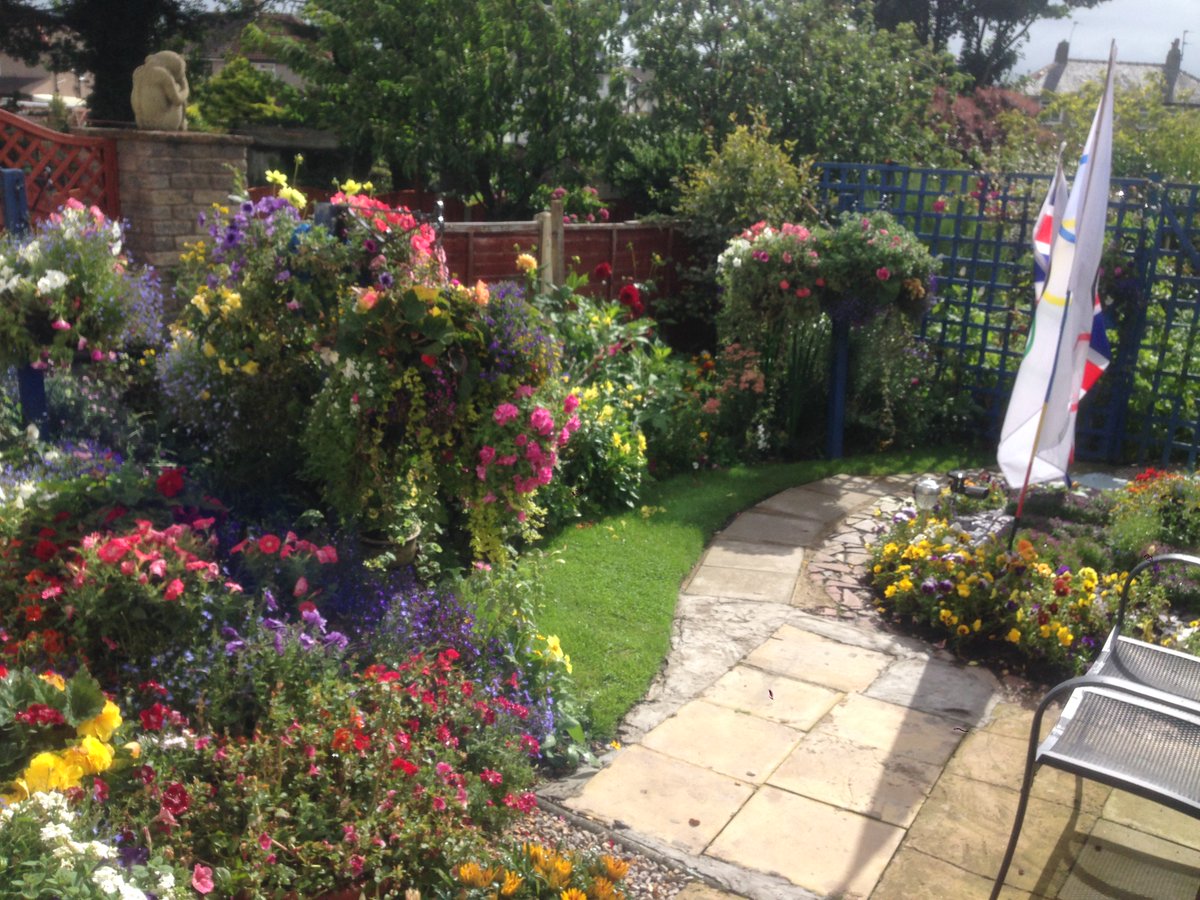 Morecambebloom's tweet photo. MORECAMBE IN BLOOM ENTRY FORMS available from: the Arndale Centre, Town Hall, Homebase or you can download one at https://t.co/5ZeIdPF6or https://t.co/KWu1n8sFf2