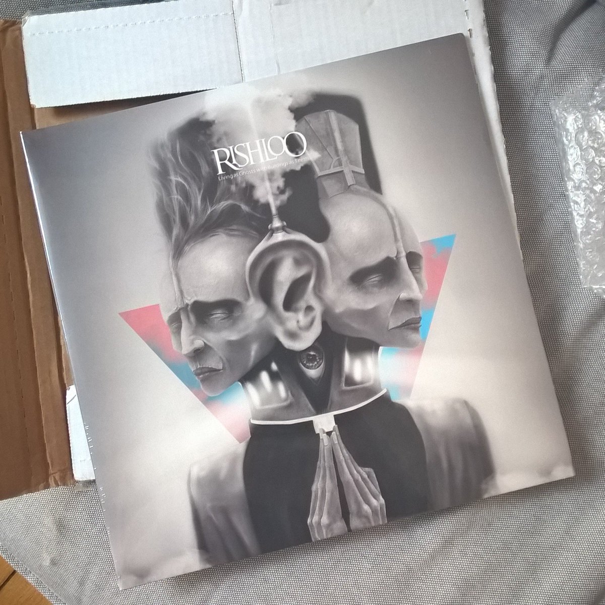 TravellerMetal's tweet image. Encore un à ajouter à la collection ❤❤ #Rishloo #LAGWBAT #Vinyl #LP #CaEnVallaitLaPeine