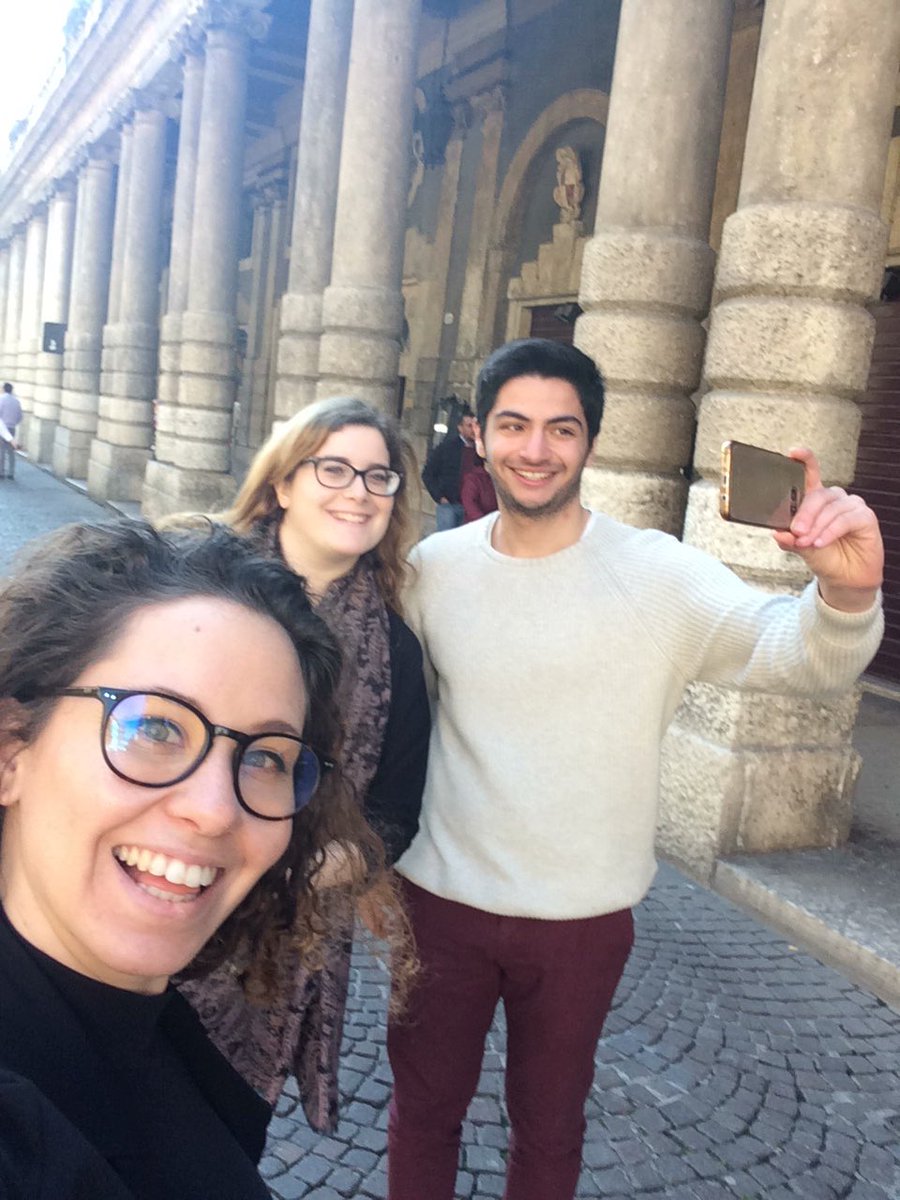 v_r_n_c's tweet photo. La nostra live è quasi finita... seguite gli ultimi minuti di diretta https://t.co/6ELoZmiOxy #SMMdayIT @FlashAndrea @depolinicola @IUS_VE https://t.co/fgdd0Y6aIi