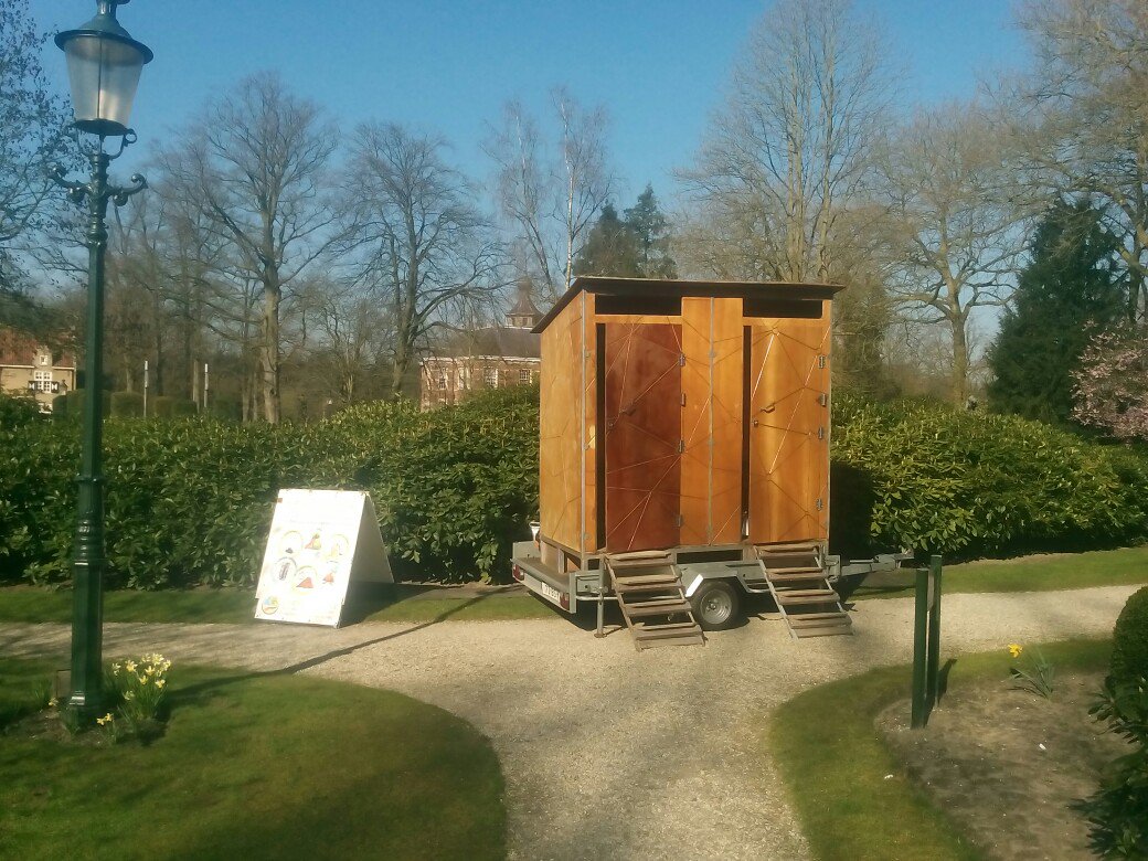 het kringlooptoilet-seizoen is weer begonnen. ik sta nu op de water innovatie dag van waterschap brabantse delta.