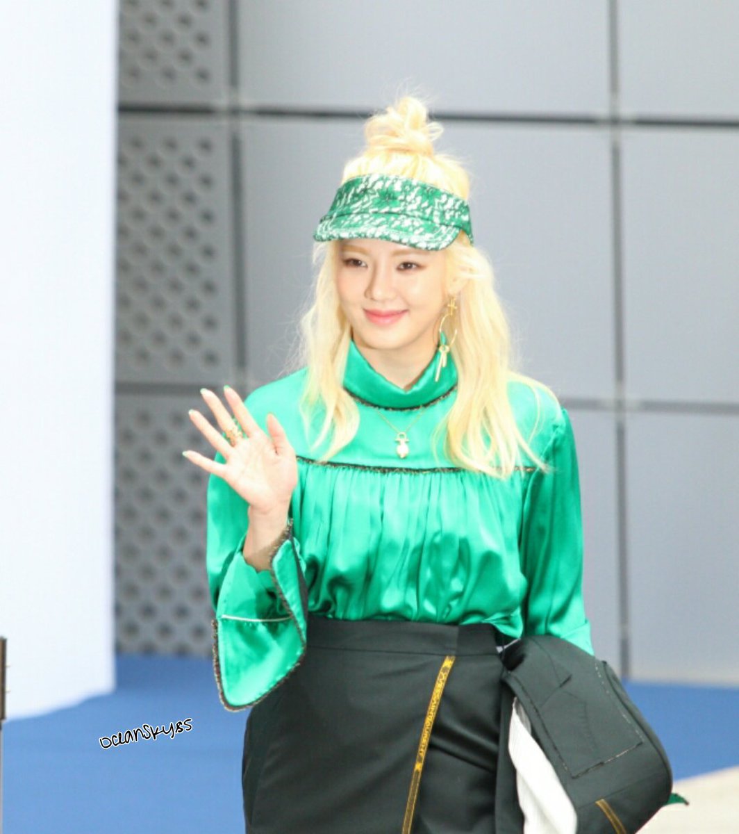 [PIC][28-03-2017]HyoYeon tham dự sự kiện ra mắt BST Thu - Đông của thương hiệu "MUNN" trong khuôn khổ "2017 S/S HERA Seoul Fashion Week" vào chiều nay   C7_nG0VVwAIwm1T