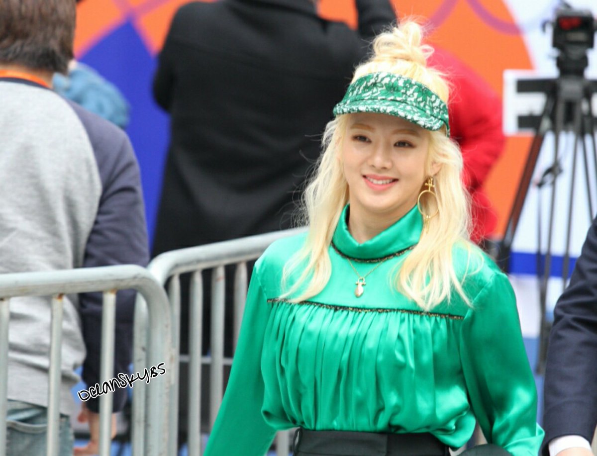 [PIC][28-03-2017]HyoYeon tham dự sự kiện ra mắt BST Thu - Đông của thương hiệu "MUNN" trong khuôn khổ "2017 S/S HERA Seoul Fashion Week" vào chiều nay   C7_nHrnVsAEbhQx