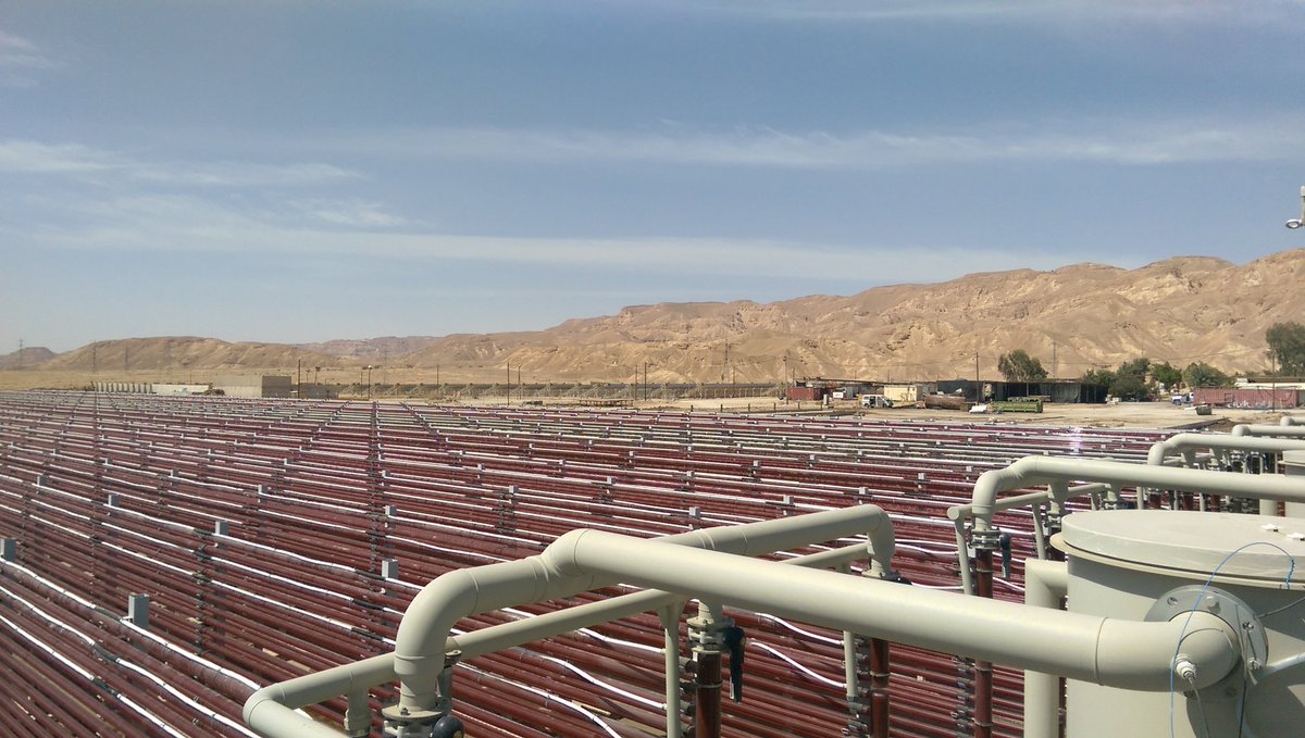 FoodManufacture's tweet photo. 500km of algae-growing pipes producing the antioxidant astaxanthin in the Negev desert, Israel with #algatechnologies https://t.co/yp80bmuGbl