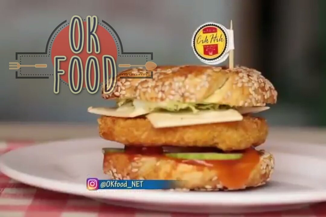 OKfood_NET's tweet photo. Cemilan khas turki, Turkey Bagel.
Di Cik Hik namanya Simit Burger, crunchy dan gurih.
#OKFoodNyemilDiDepok #OkFood_NET #SalamNgunyah https://t.co/puUx0WWmzh