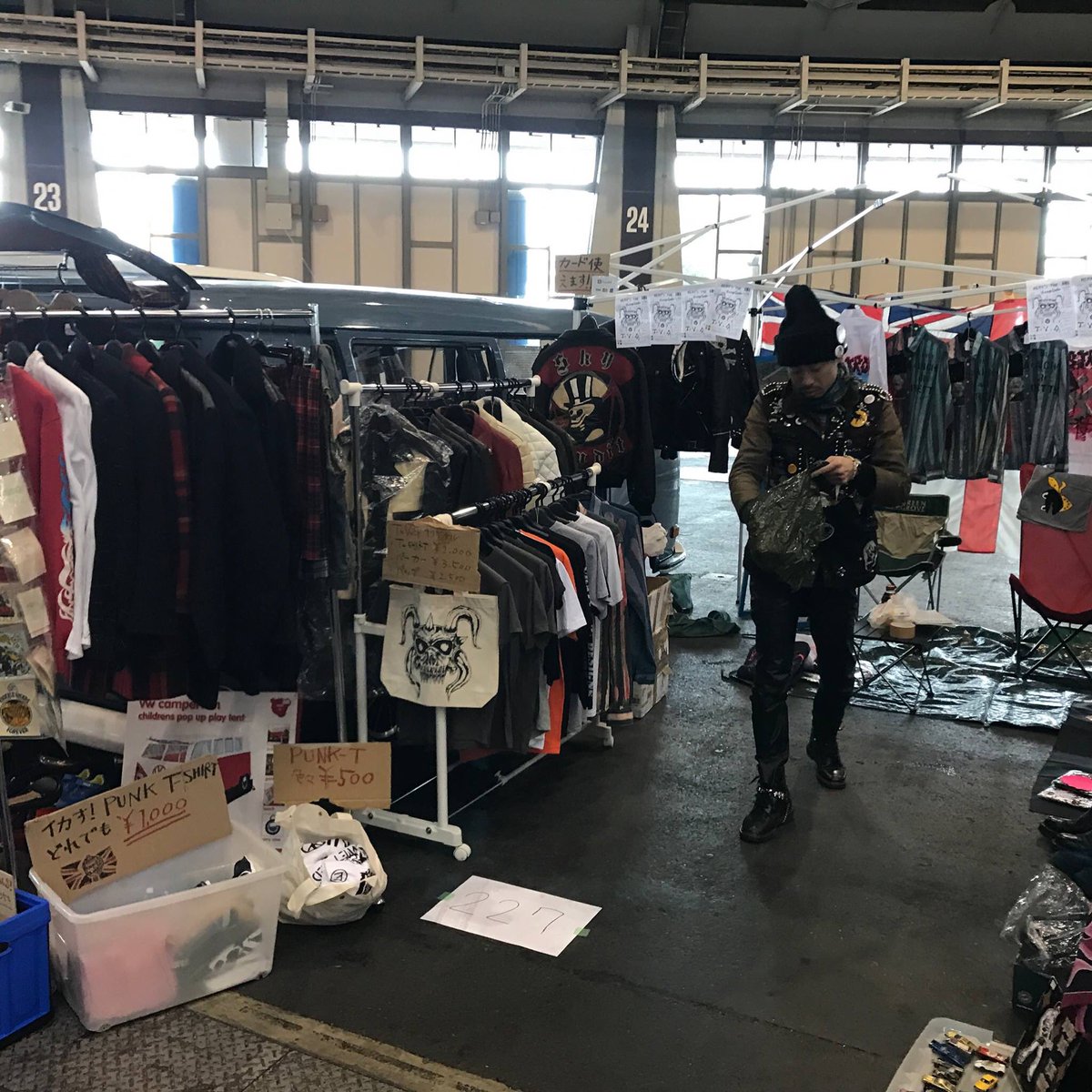 harauru's tweet photo. こんな感じの出店でしたー(^-^)/
#offlinebuyandtrade #speedandcustomshow #TxVxG #thevintagegarden https://t.co/7wUsXihXqN
