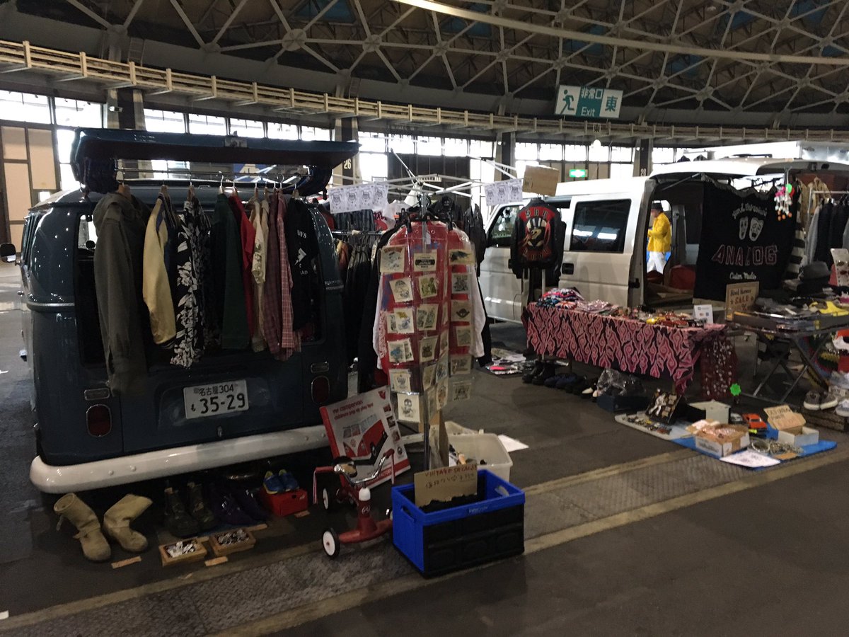 harauru's tweet photo. こんな感じの出店でしたー(^-^)/
#offlinebuyandtrade #speedandcustomshow #TxVxG #thevintagegarden https://t.co/7wUsXihXqN