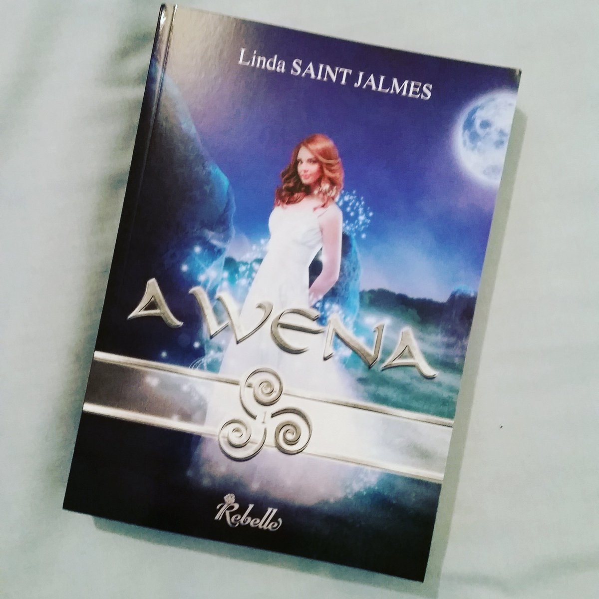 Lectures_Rion06's tweet photo. Ma jolie réception d'hier : #Awena de #LindaSaintJalmes. Merci @RebelleEditions pour ce beau SP 😊 https://t.co/k00cy4X90e
