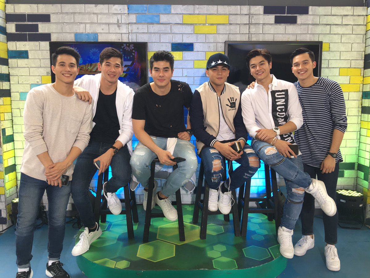 hashtag_CK's tweet photo. Tambay tayo sa TNT Online. Log on na guys! 

#ShowtimeMasayaMuch https://t.co/jfCgugyY9J