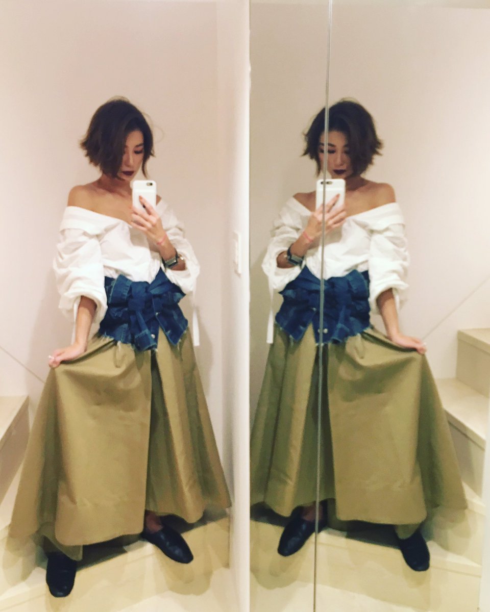 山本優希 V Twitter いつも家のクローゼット部屋の階段前の鏡で