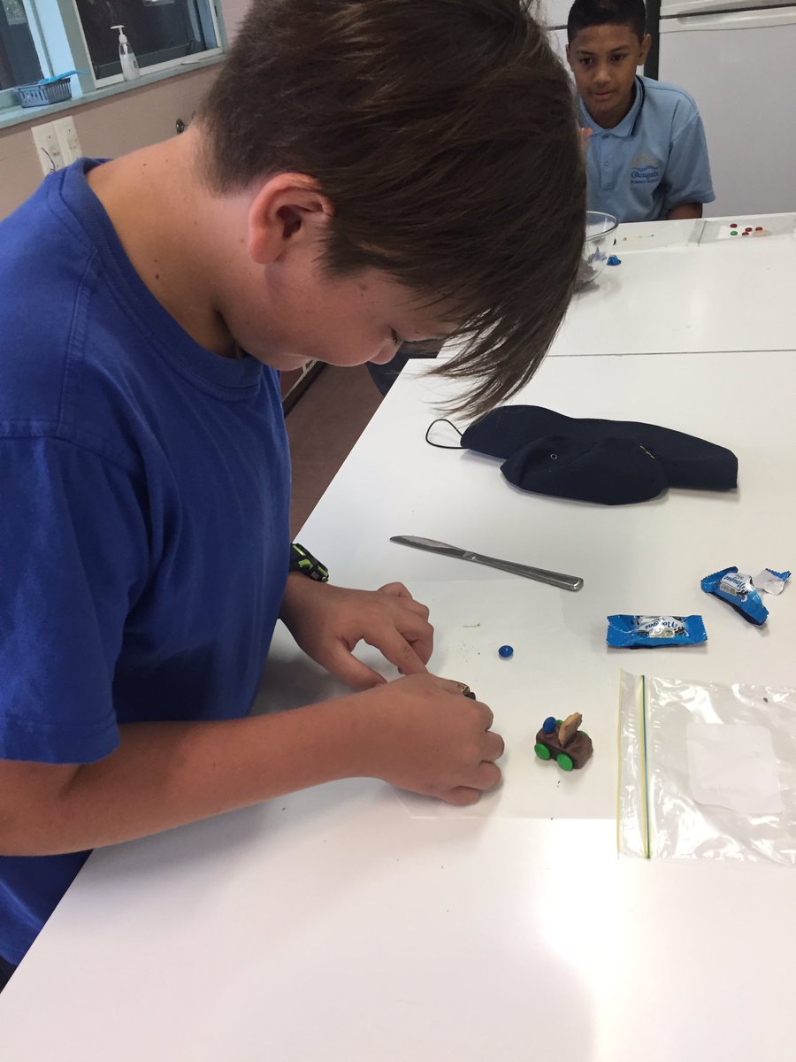 JennyChattas's tweet photo. What a great day for our grade 5/6 @ SunshineCollege with taster day!
#futureScientists#carpenters#chefs#musicians#excitedlearners😊 https://t.co/JGn9JGHR1H