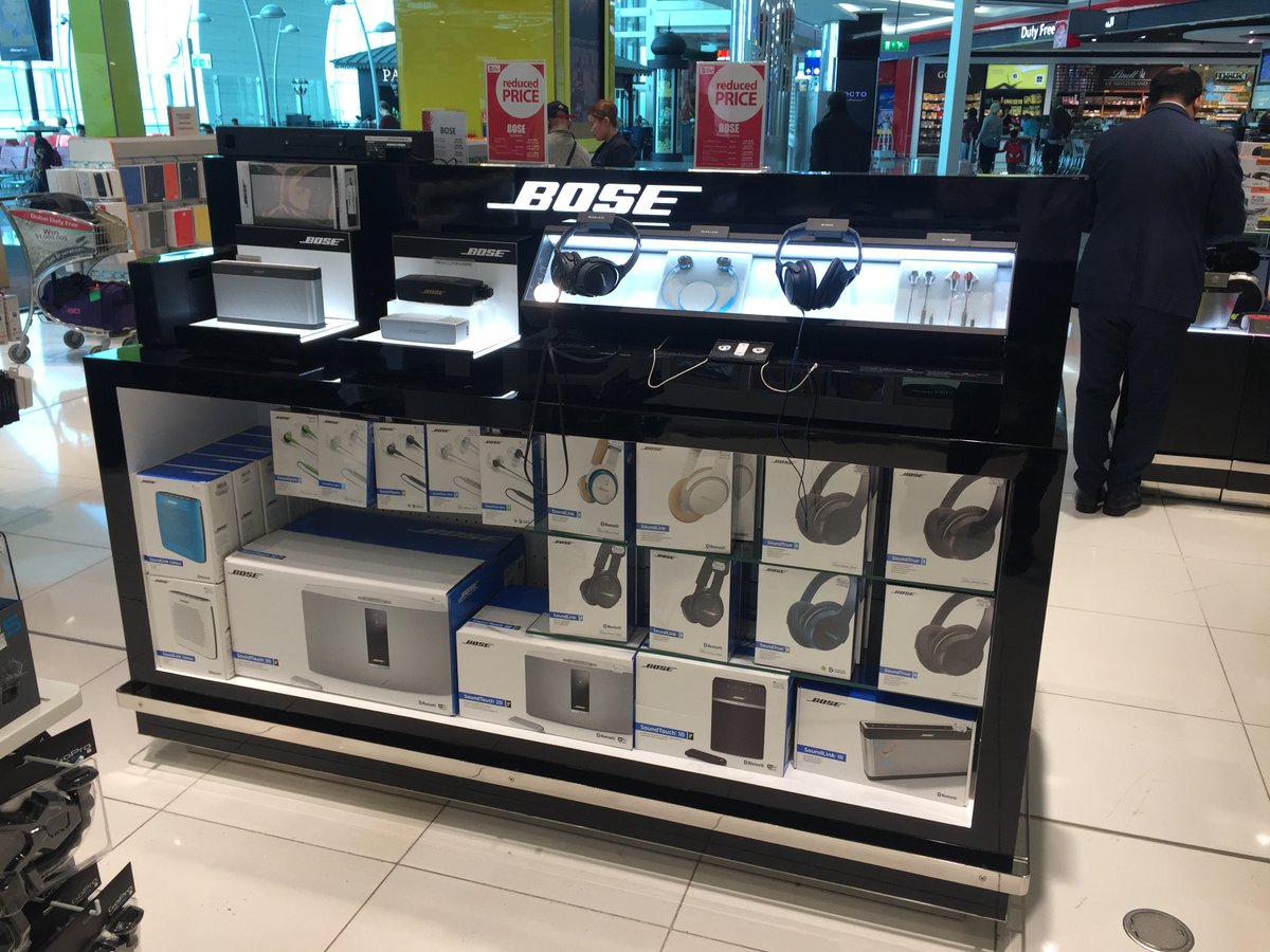 AbraVmsd's tweet photo. Team ABRA VM SD's Travel Retail production for Bose at Dubai Duty Free #ABRAVMSD #TeamABRA #TravelRetail #Brands #Luxury #RetailDesign https://t.co/vkGGy9zr07