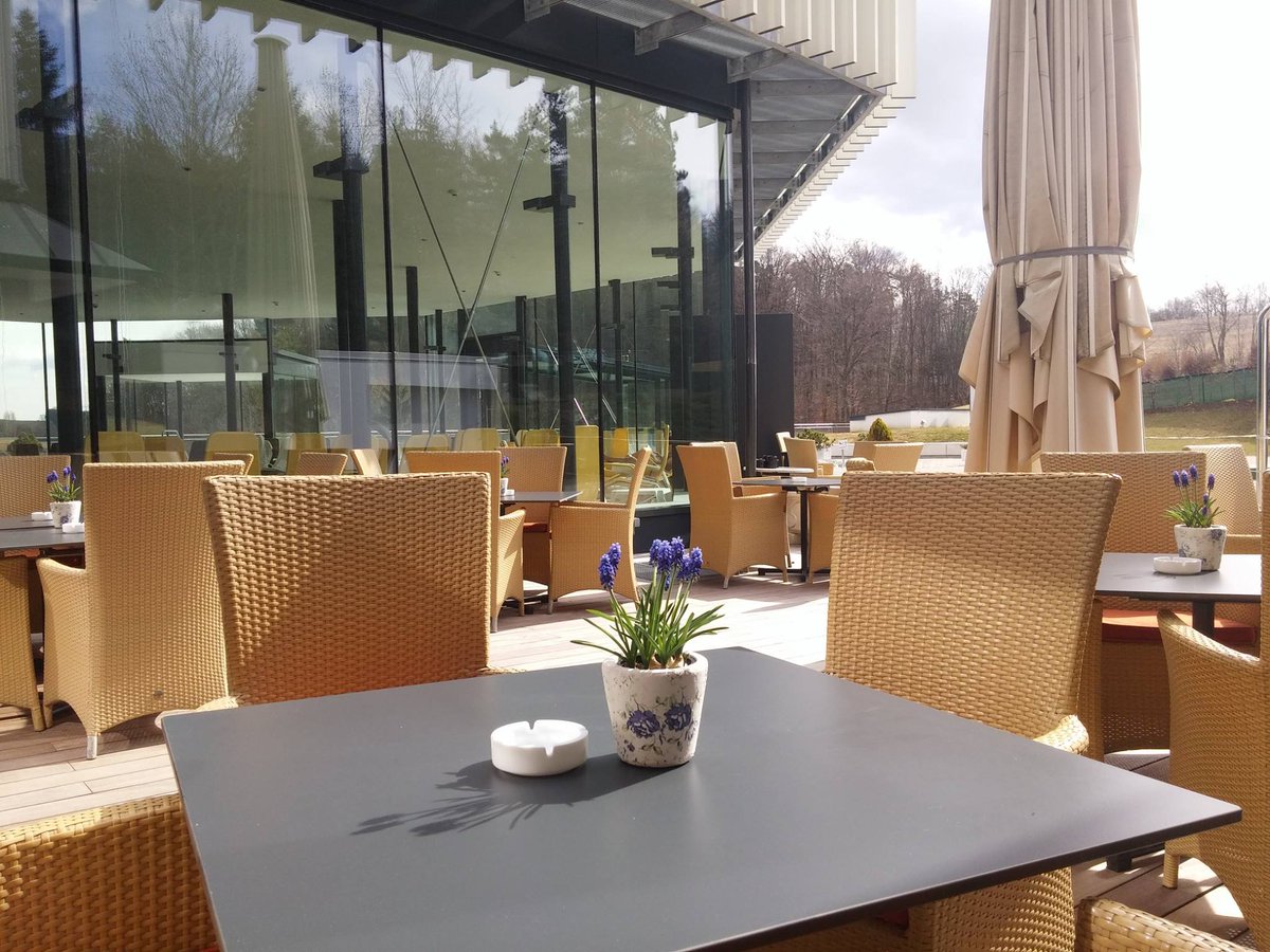 Stoiser's tweet photo. Hurrrraaaa der Frühling ist da! Die Terrasse ist hiermit eröffnet 😎 https://t.co/gyZDlO1JrH