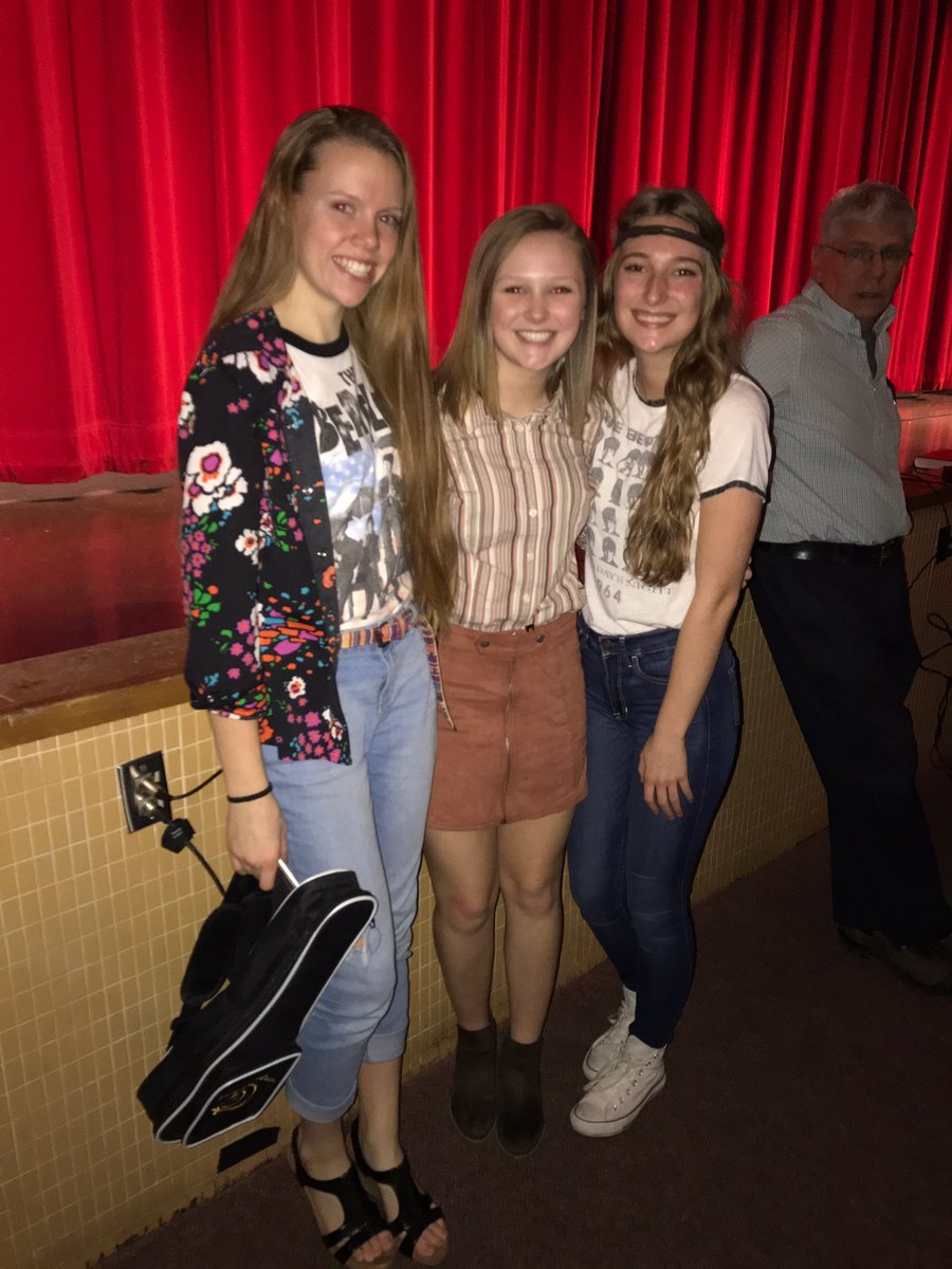 ellie_scha's tweet photo. happy birthday to my favorite singing buddy 🎵💕 here's to many more duets 😜 #TRULY #emotion #moms https://t.co/c2z4BTnkzu