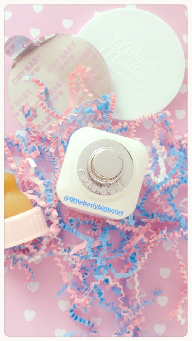 LameticFancy's tweet photo. 🍼🍼🍼💦💦

メラニーちゃんの香水
輸入できて良かったー😢💓💓

CRY BABY PERFUME MILK

🎀 @MelanieLBBH 🎀 https://t.co/FiZFdT9dAk