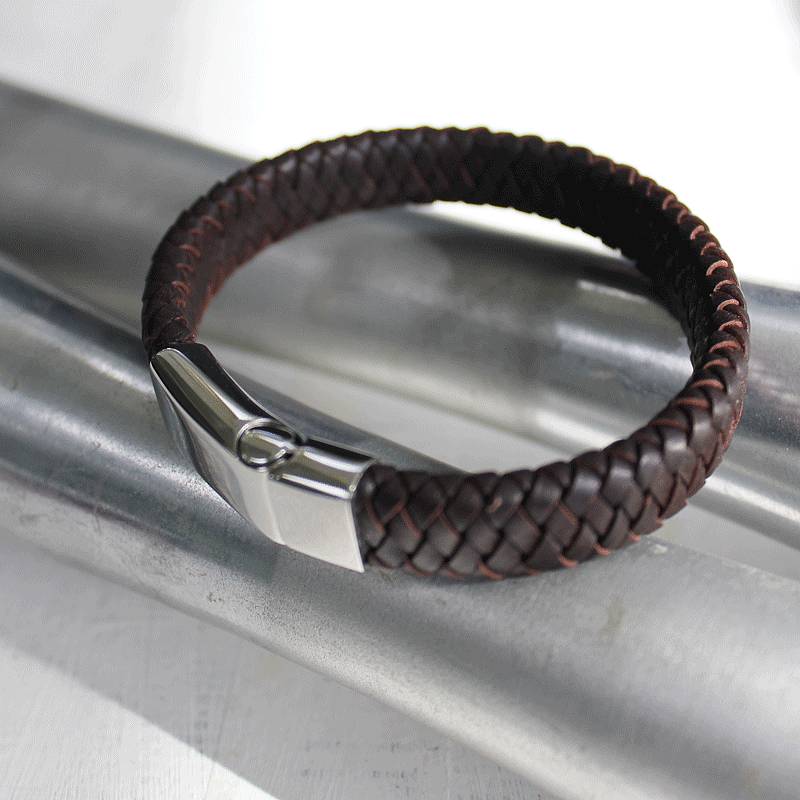 PointClimax's tweet photo. Leather bracelet.
14mm bolo leather.
Stainless steel side clasp.
Art# CP-3501
https://t.co/FUmm0KeFxj https://t.co/ga9q3AG4b2