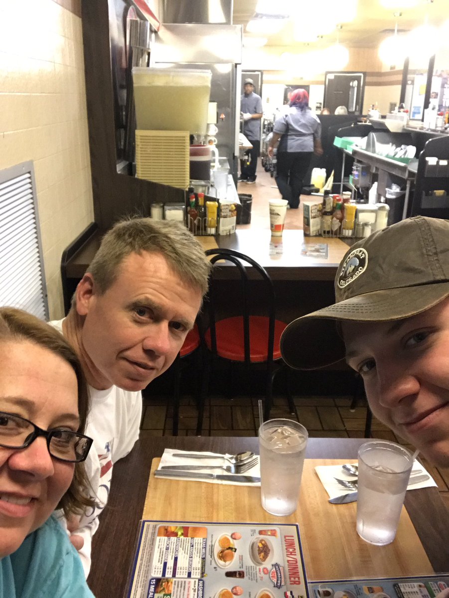 boysmomX3's tweet photo. Family dinner #wafflehouse #scatteredsmotheredcovered https://t.co/JMCQcSm1m9