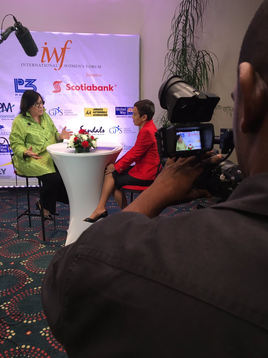 marciaforbes's tweet photo. 3rd feature of a Leader - No regard for being ridiculed #EdieWeiner of #FutureHunter today. Hosted by @IWFglobal #Jamaica Chapter https://t.co/45RBdXUhxj