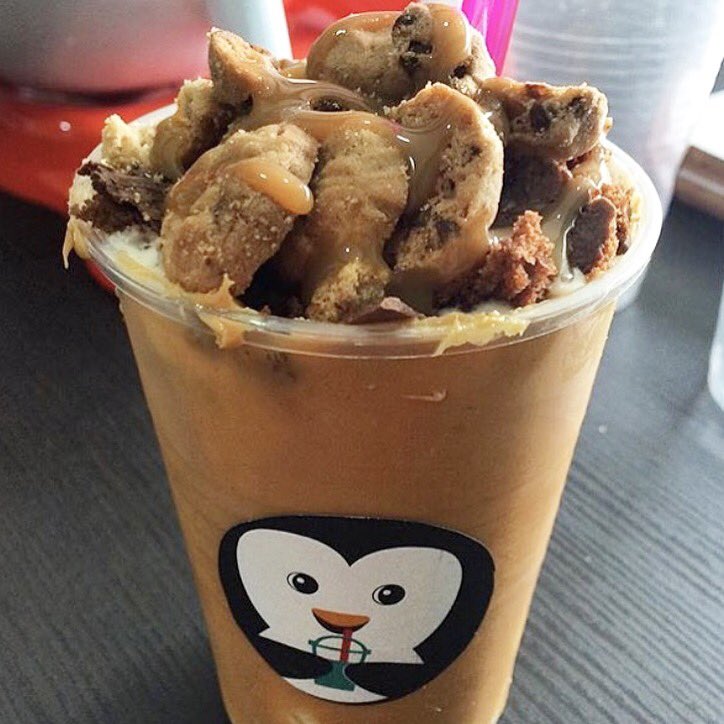 AdrianaMejiaC's tweet photo. Para las reinas flacas una malteada de #Shake2go #ReinadoNacional @Shake2G 😂💕🐧 https://t.co/ajeuO0Yx7i